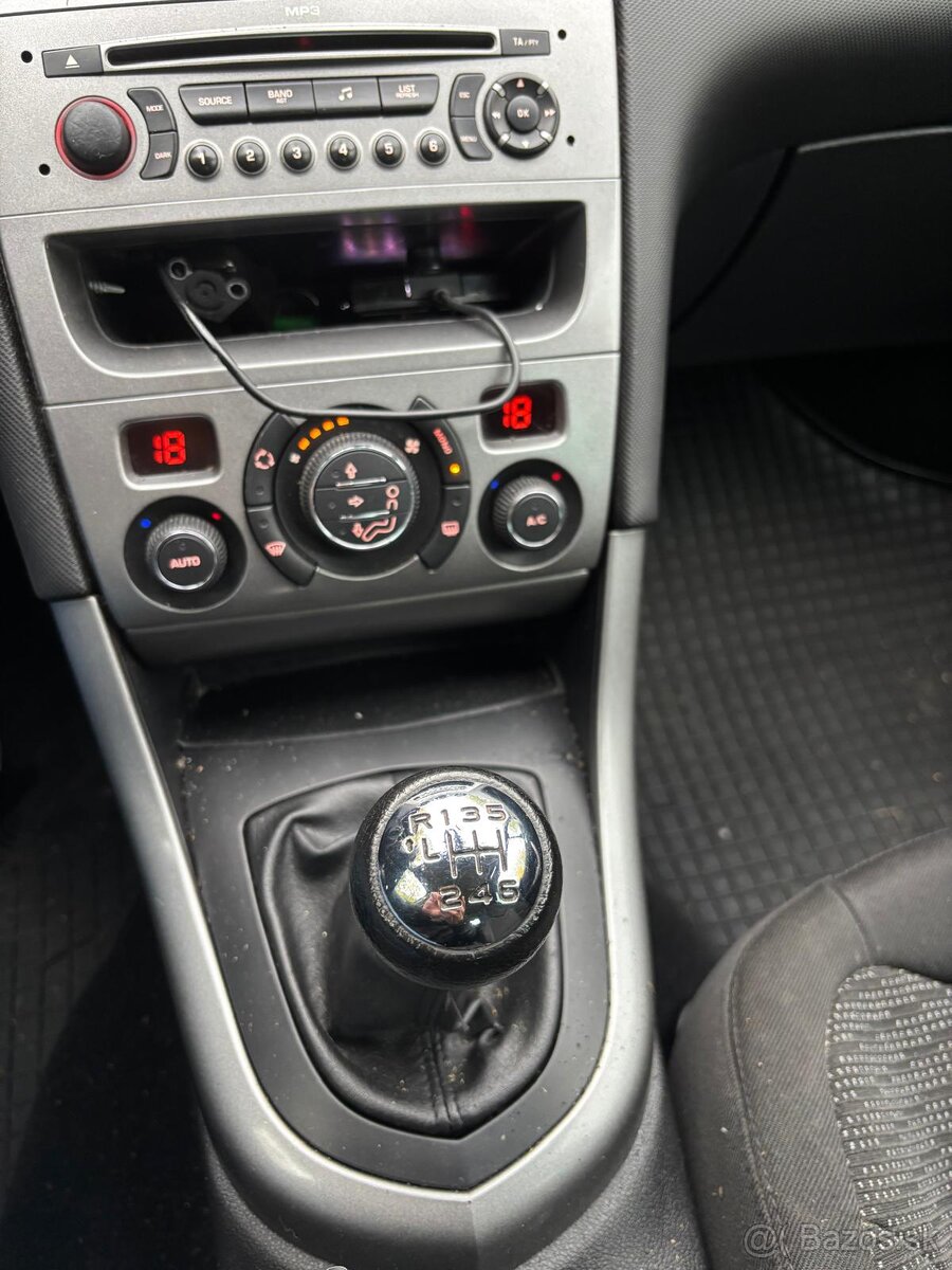 Peugeot 308 SW 1.6 HDi FAP Mont Blanc Premium - 11