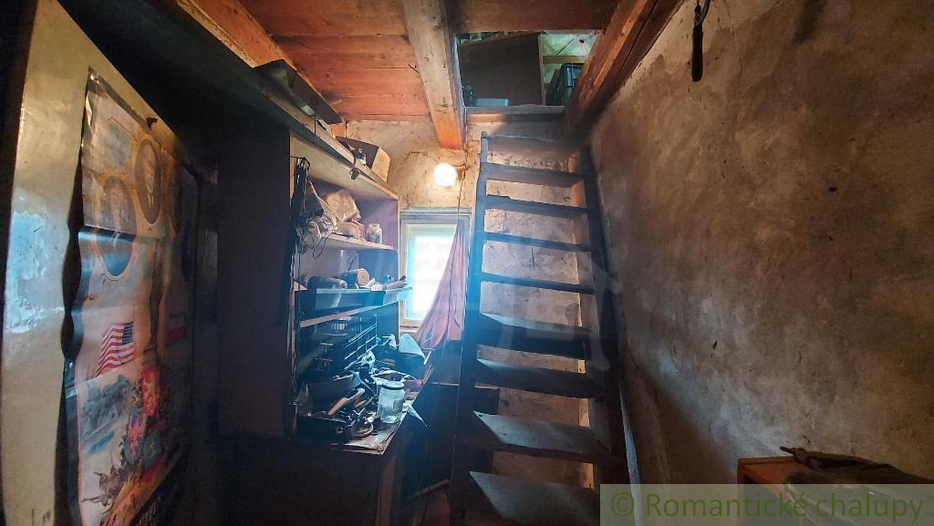 Malá chalúpka na polosamote, v blízkosti mesta Myjava, s v - 11