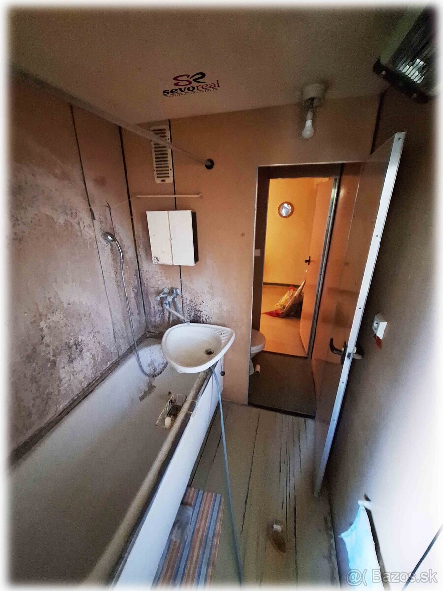2,5 izbový byt THK Banská Bystrica vhodný na rekonštrukciu - 11