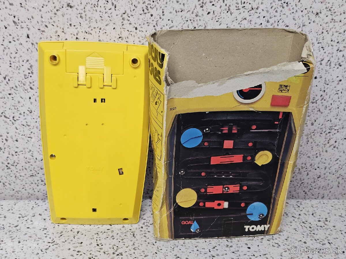 TRICKY TRAPS - TOMY - HANDHELD ELECTRO-MECHANICAL GAME - 11