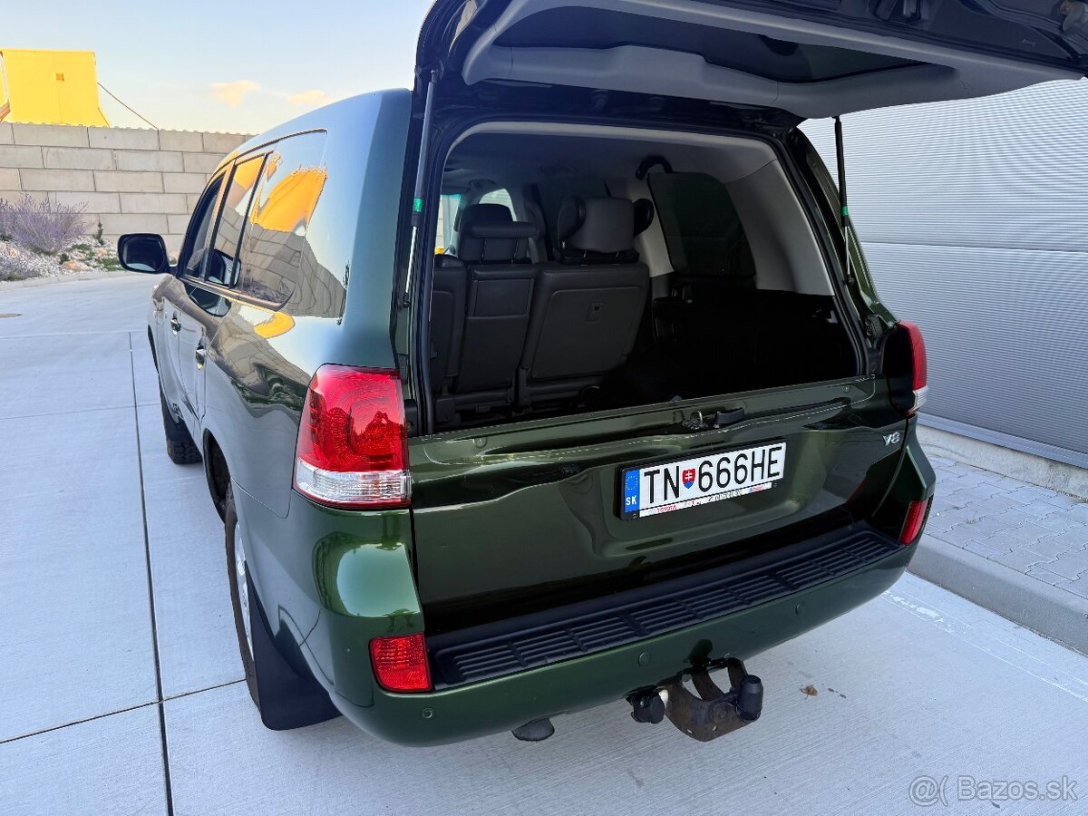 Toyota Land Cruiser 200 4.5 V8 - 11