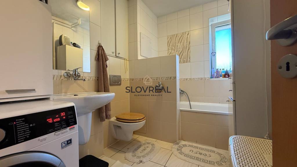 SLOVREAL na predaj kompletne zrekonštruovaný 2,5i byt, Žiar - 11