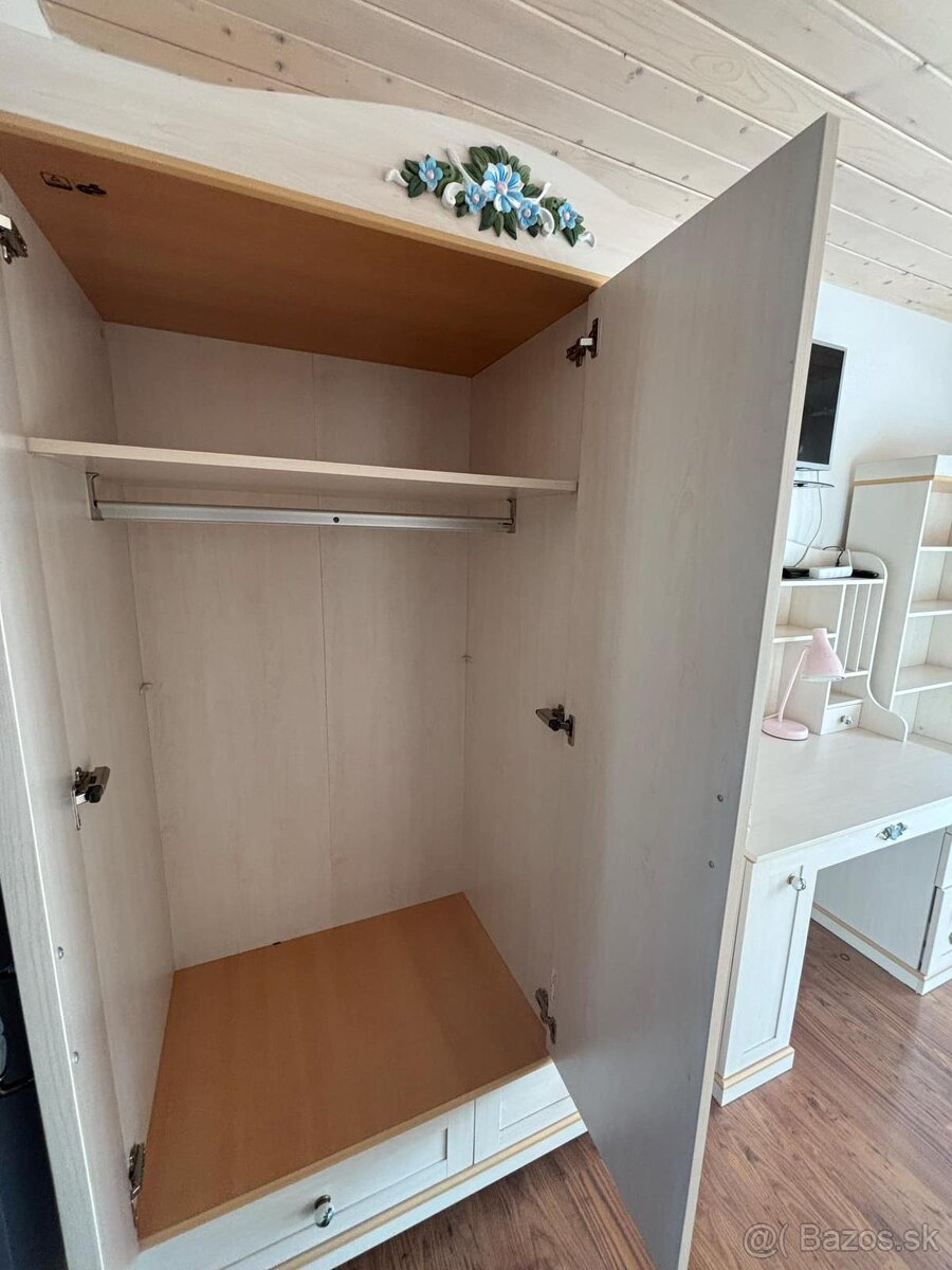 Predám Kvalitný nábytok Flora Cílek - 11