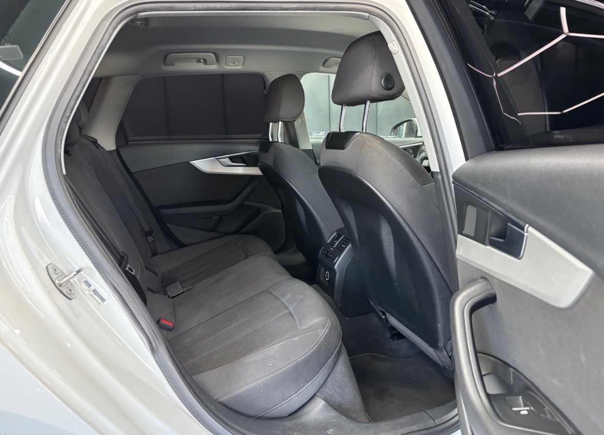 Audi A4 Avant 2.0 TDI Design S tronic - 11