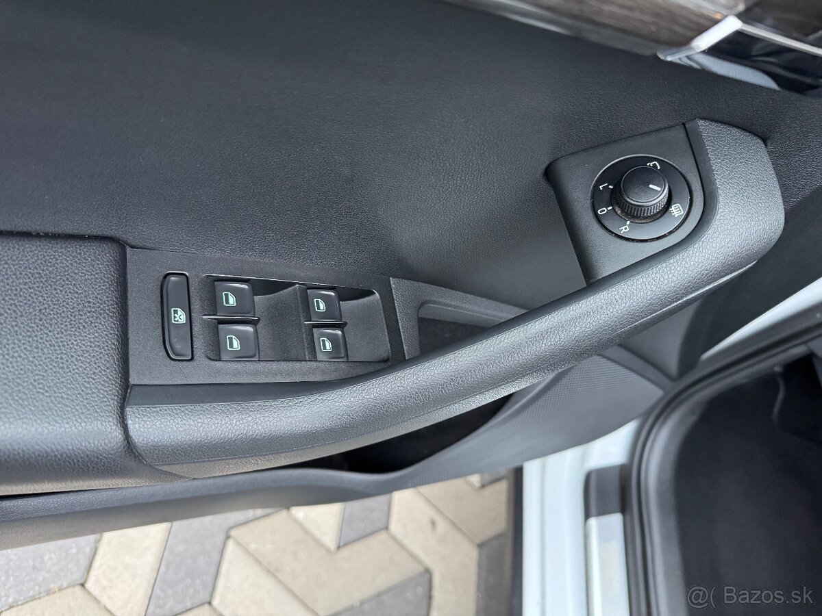 Škoda Octavia Combi SCOUT 2,0 TDI DSG 4x4 135kW Kamera ACC - 11