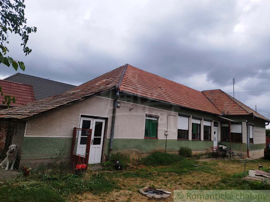 Gazdovský dom s dvomi prístupmi na 1310 m2 pozemku v Čate - 11