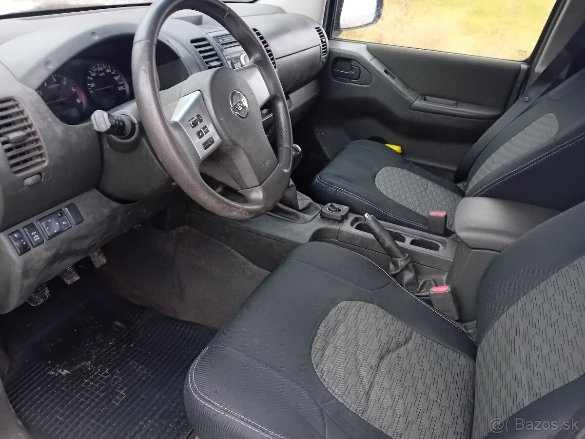 Nissan Navara 2,5 dci 4x4 nová STK a EK REZERVOVANÉ - 11