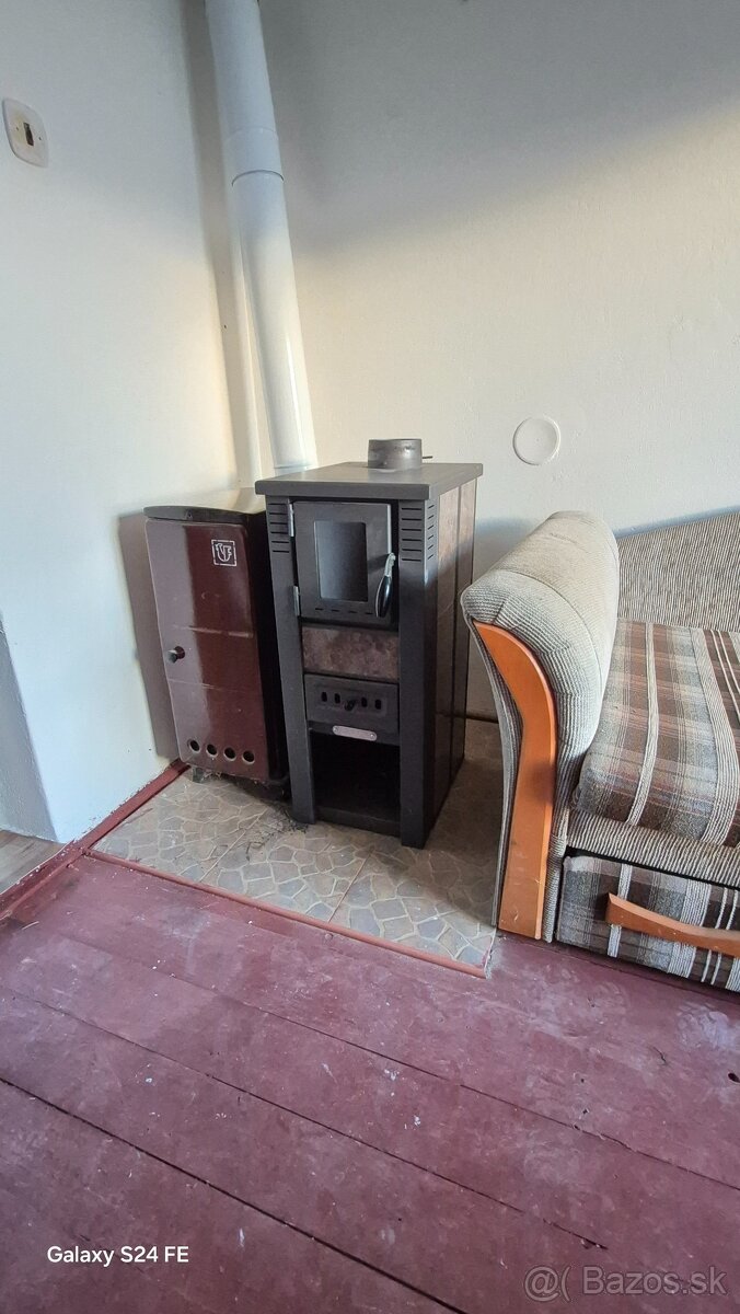 Chatka neďaleko Hrona v krásnej prírode - 11