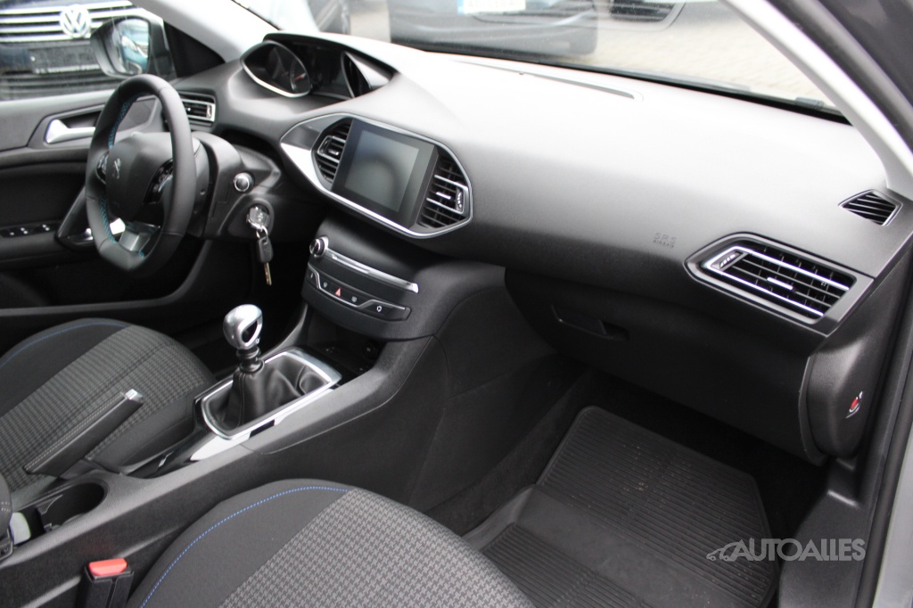 Peugeot 308 1,2 i PURETECH 96 kW STYLE - 11