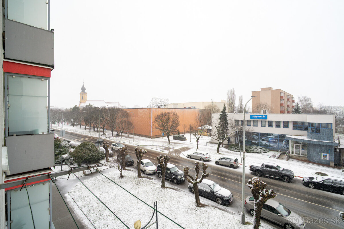 Na prenájom garsónka v centre Serede - 11