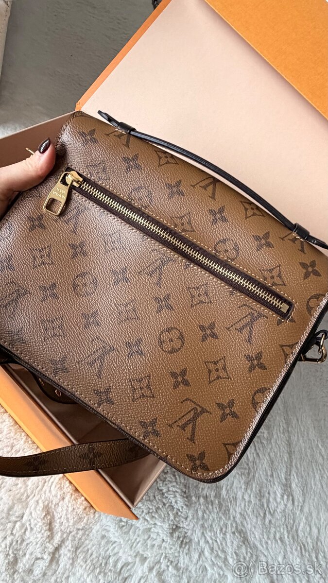 Louis Vuitton Pochette Metis - 11