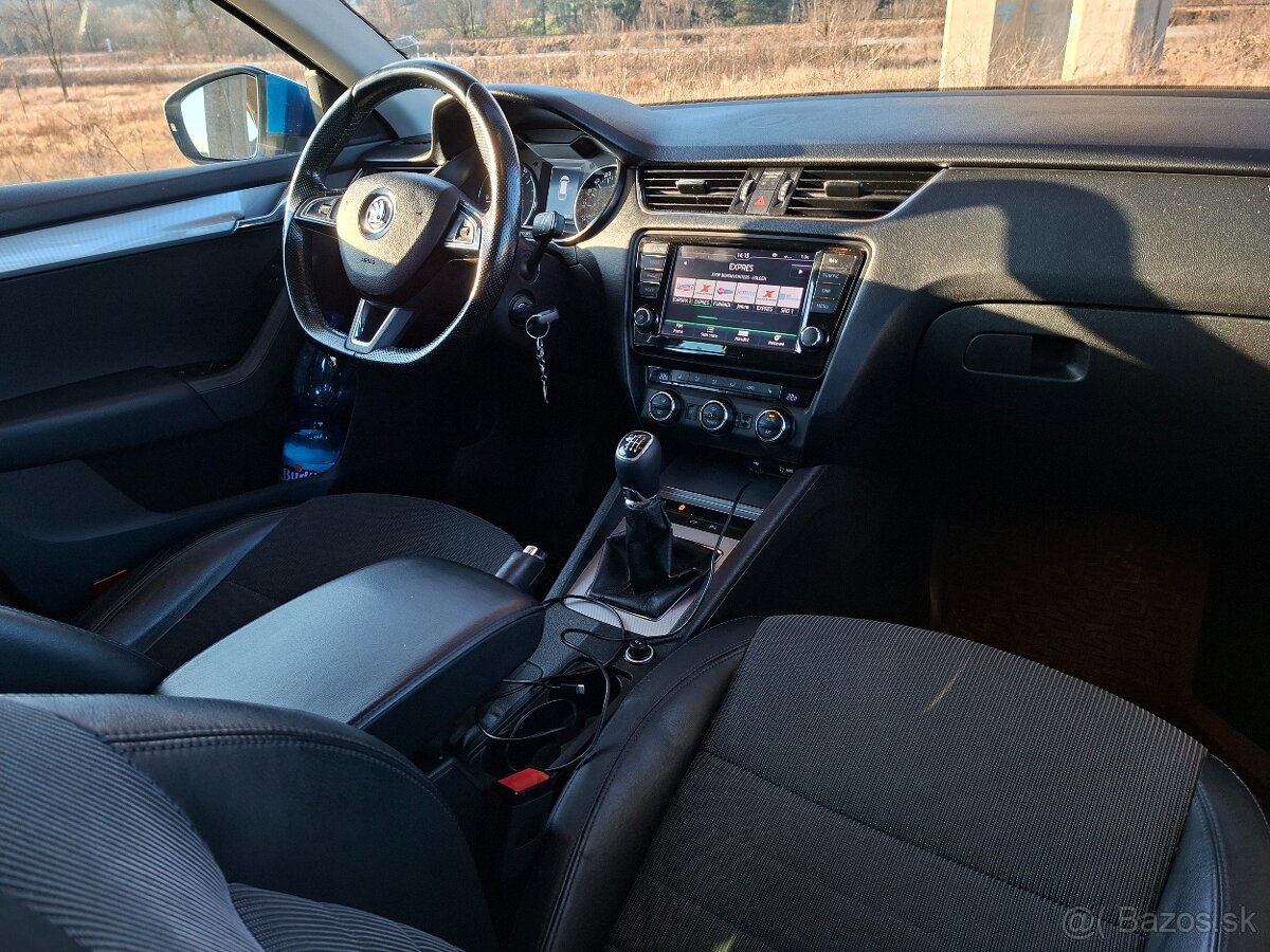 Škoda Octavia Combi 2.0 TDI M6 Style - 11