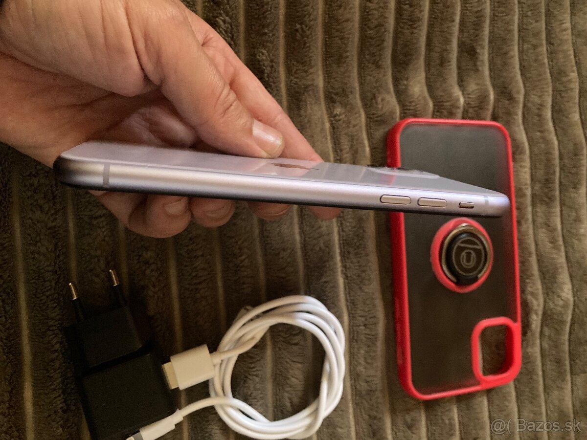 Predám iPhone 11.64 gb ako novy. - 11