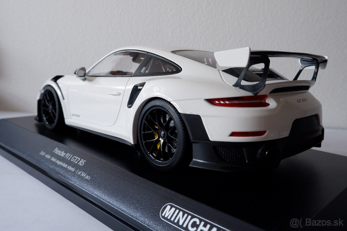 Porsche 911 GT2RS White/Black - 11