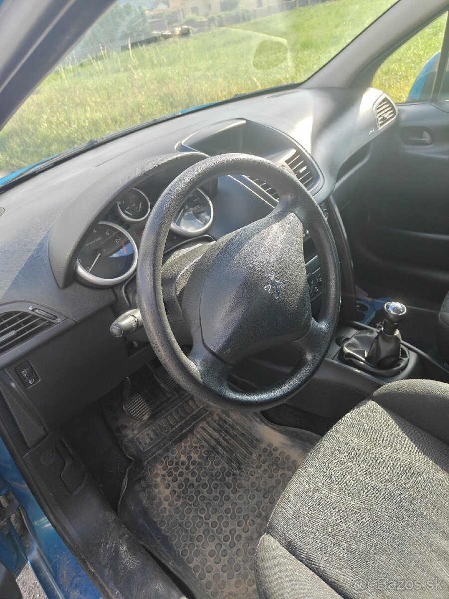 Peugeot 207 1.4 2008 - 11