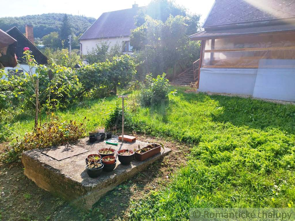 Z časti rekonštruovaný gazdovský dom v obci Hrušov - 11