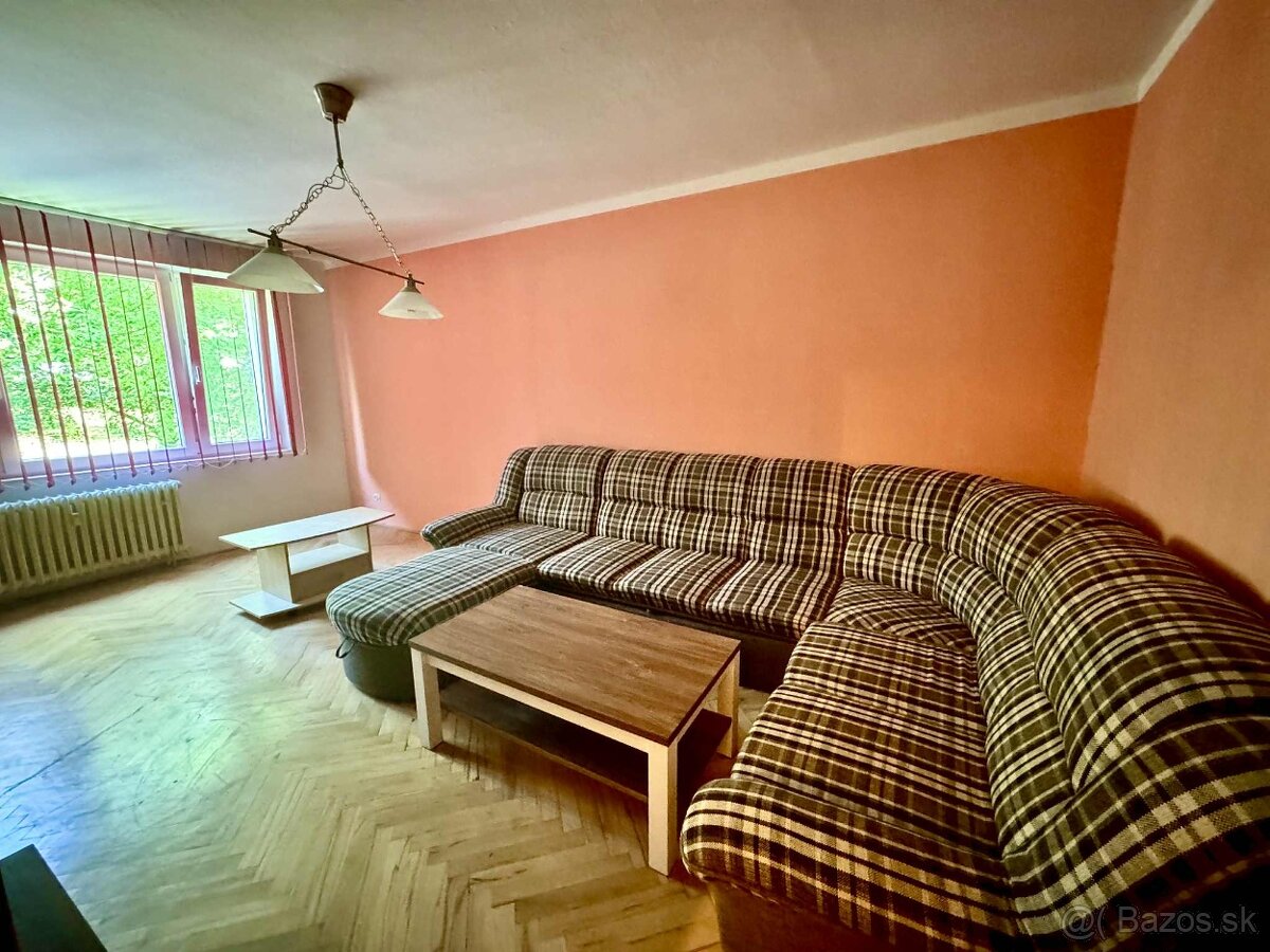 Prenájom 3,5- izbový byt s balkónom a loggiou vo VK - 11