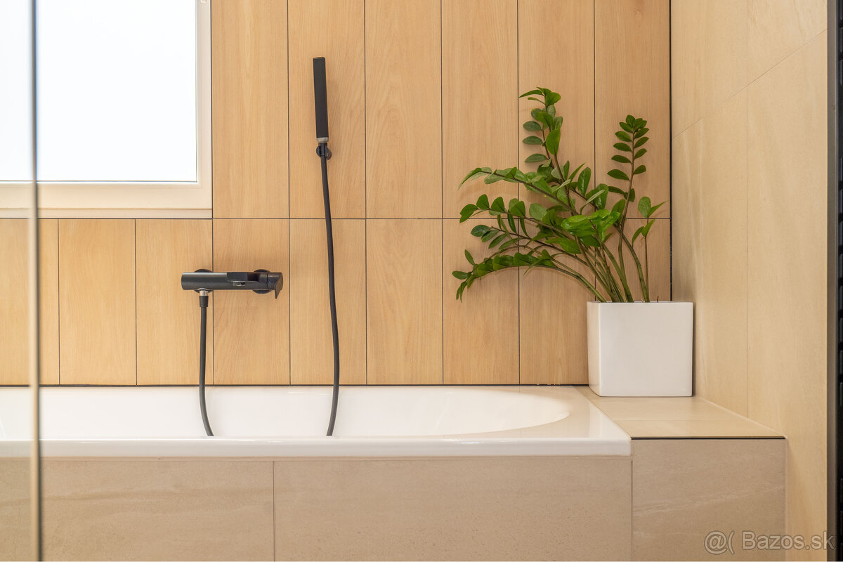Dizajnový 3-izbový byt kompletne zariadený s garážou - 11
