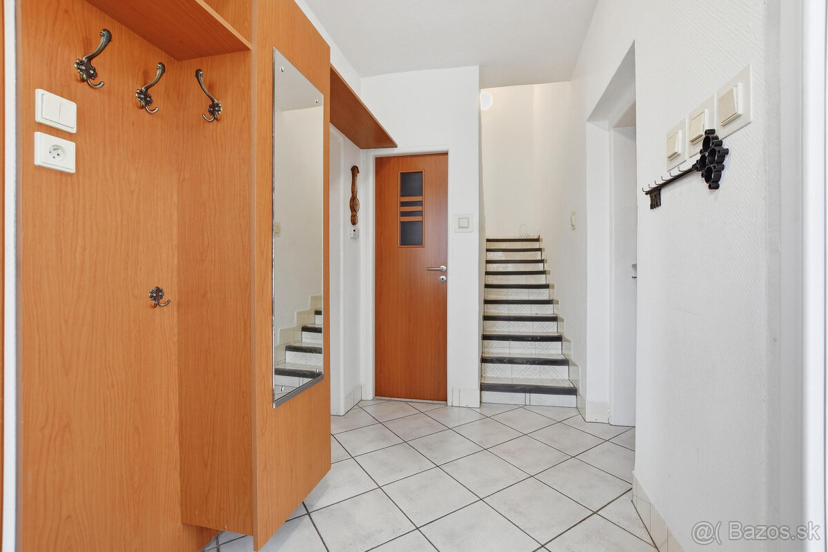 Na predaj 4 izbový rodinný dom v centre obce Tomášov - 11