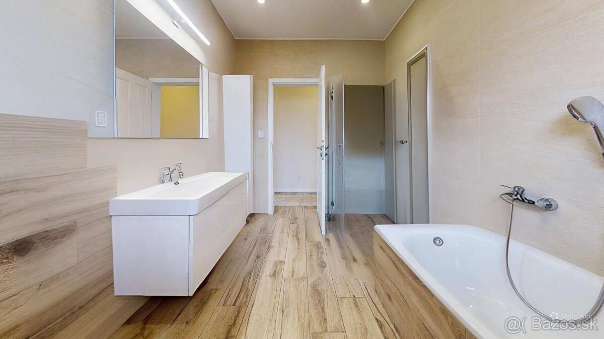 Na predaj priestranný rodinný dom v Slovenskej Novej Vsi - 11