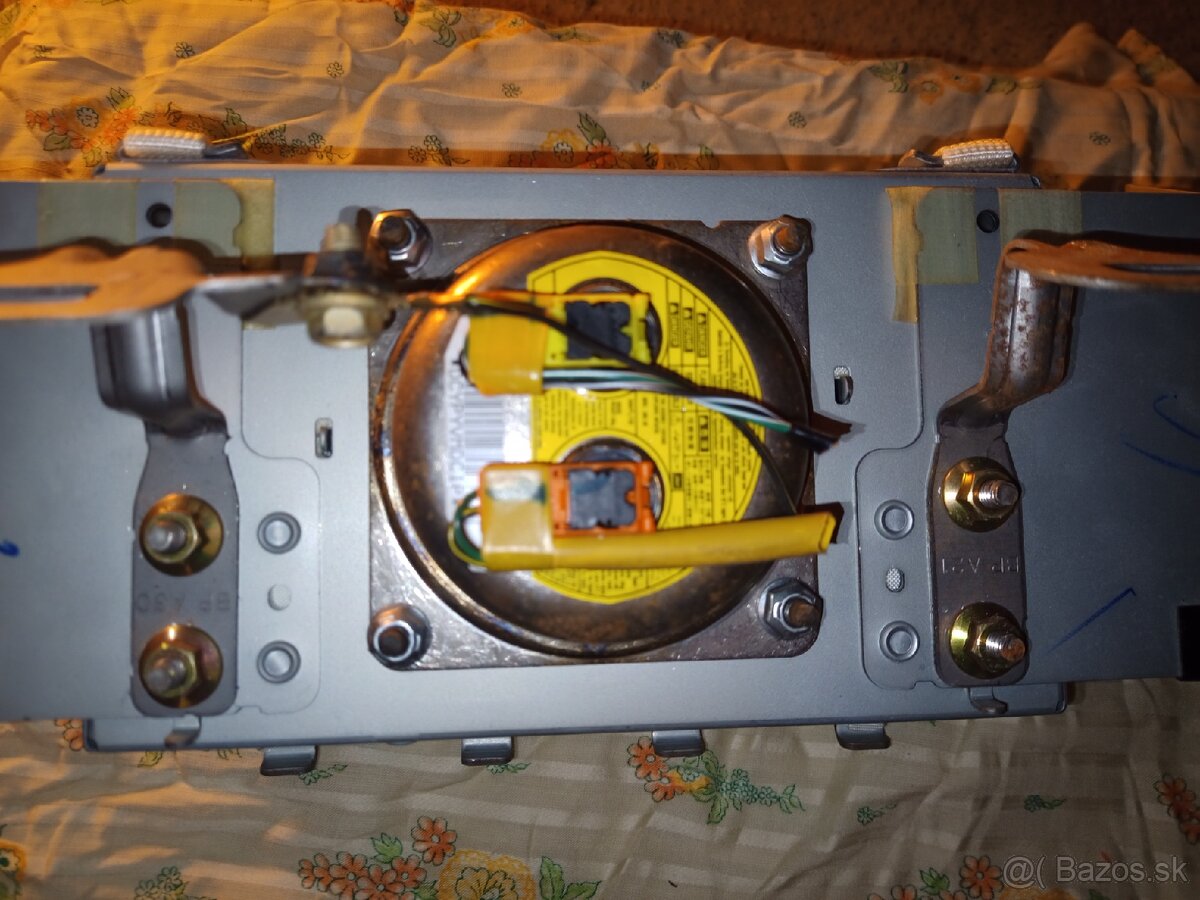 Rozpredam Mazda 3 1,4b 2004 - 11