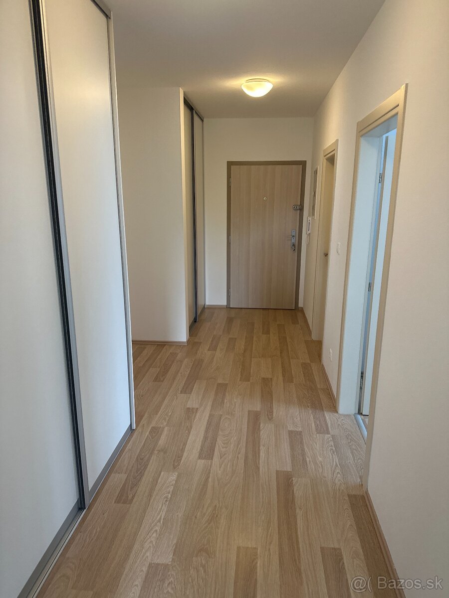 Prenájom 2-izbového bytu v novostavbe s garážovým státím - 11