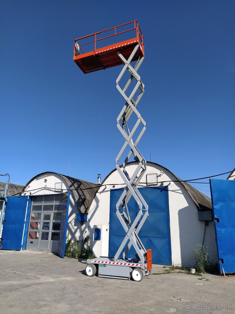 NOŽNICOVÁ PRACOVNÁ PLOŠINA 11.7m - 11