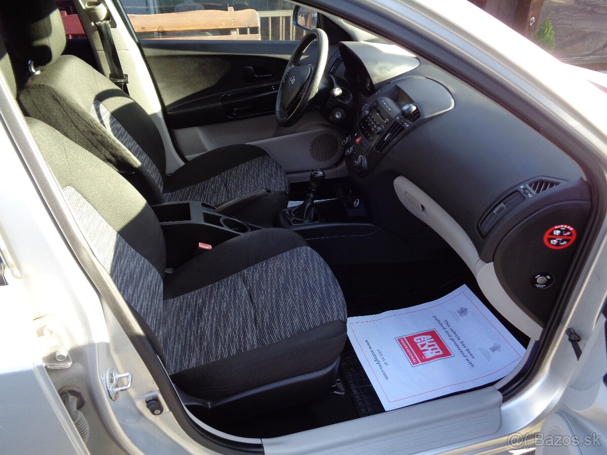 KIA Cee’d 1.6 CRDi VGT LX - 11