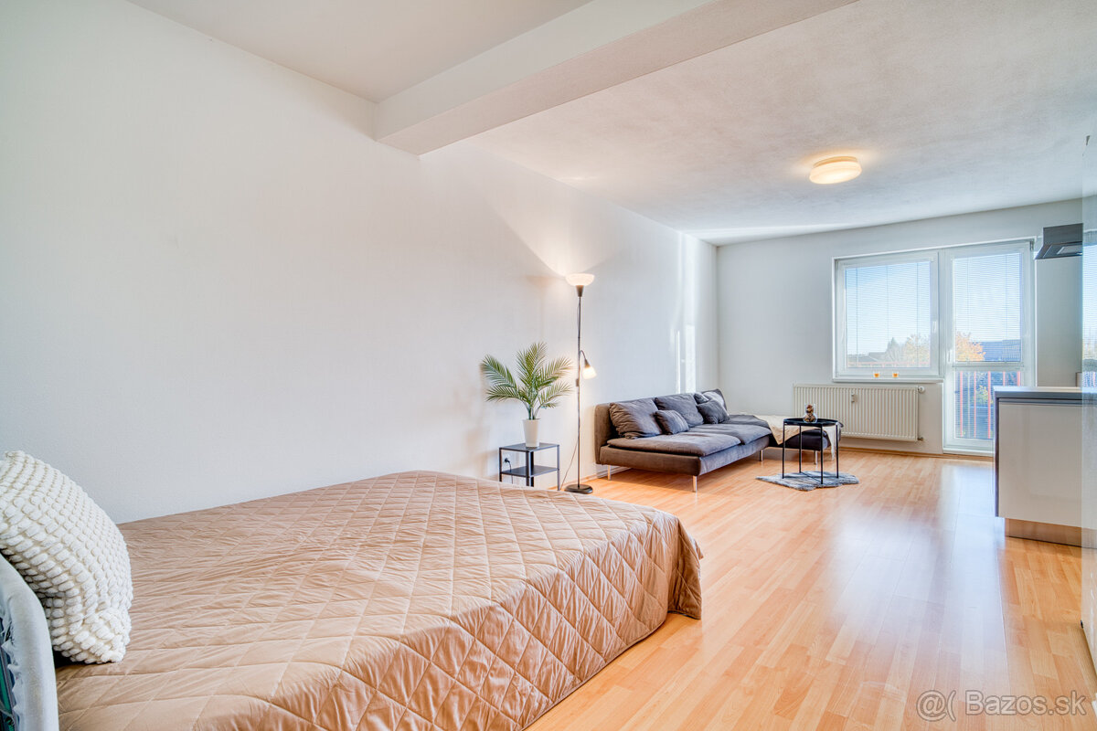 Na predaj priestranný 1-izbový byt v Miloslavove - 11