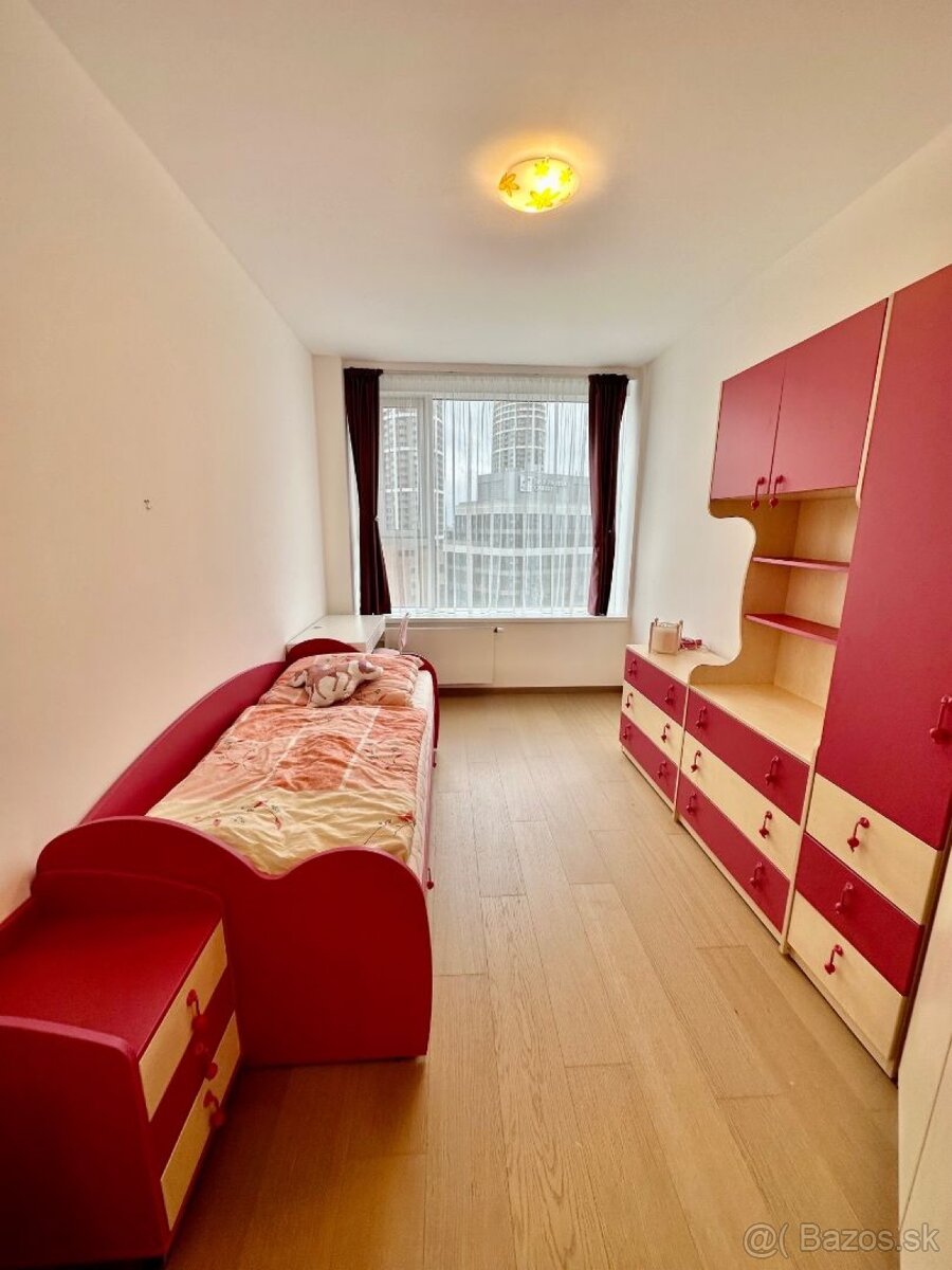 Prenájom 4 izbový byt na Landererovej ulici Bratislavy. - 11