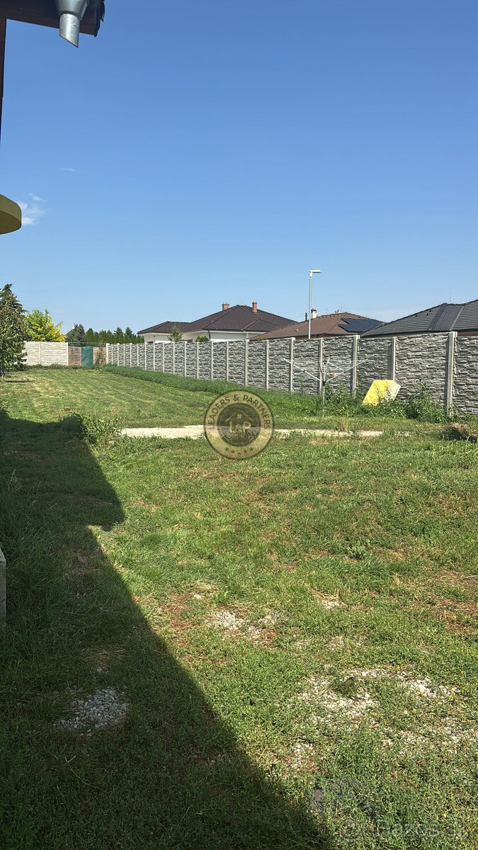 Priestranný 6 - izbový rodinný dom vo Veľkých Ripňanoch - 11