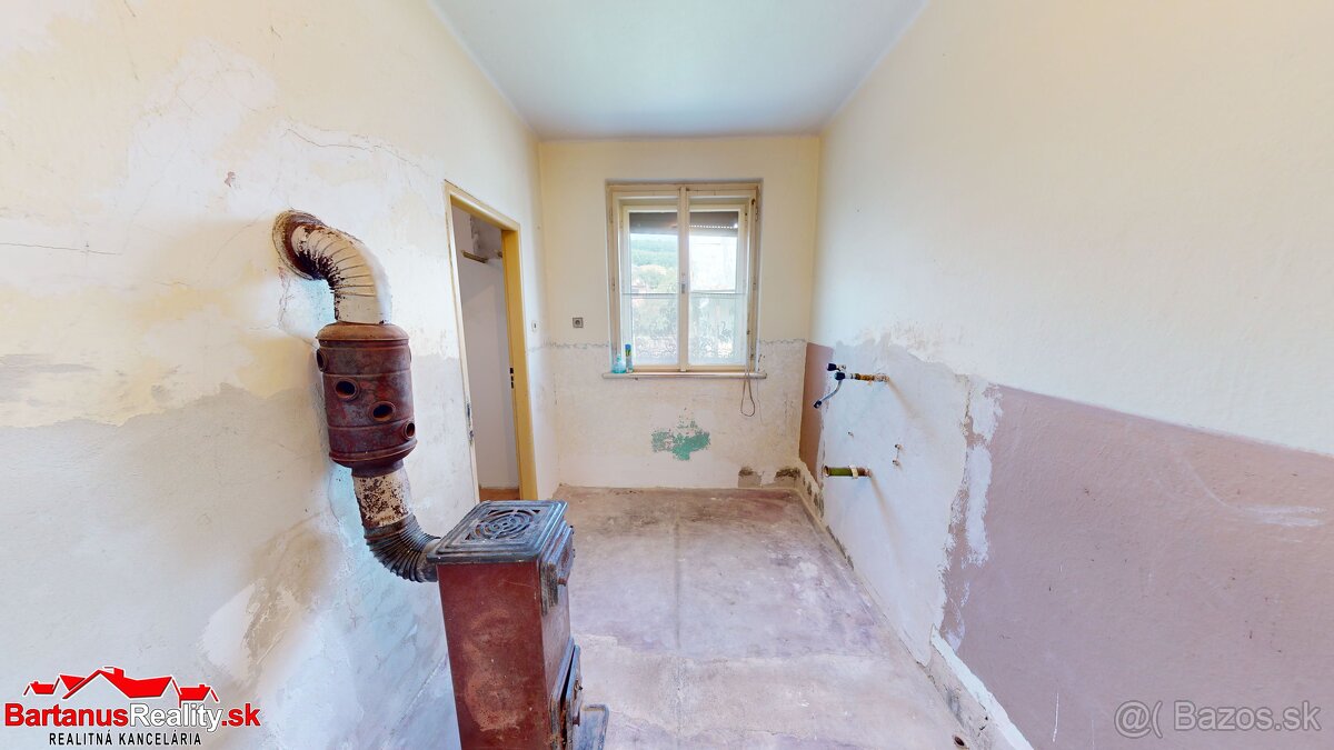 Na predaj starší rodinný dom v obci Horná Súča - 11