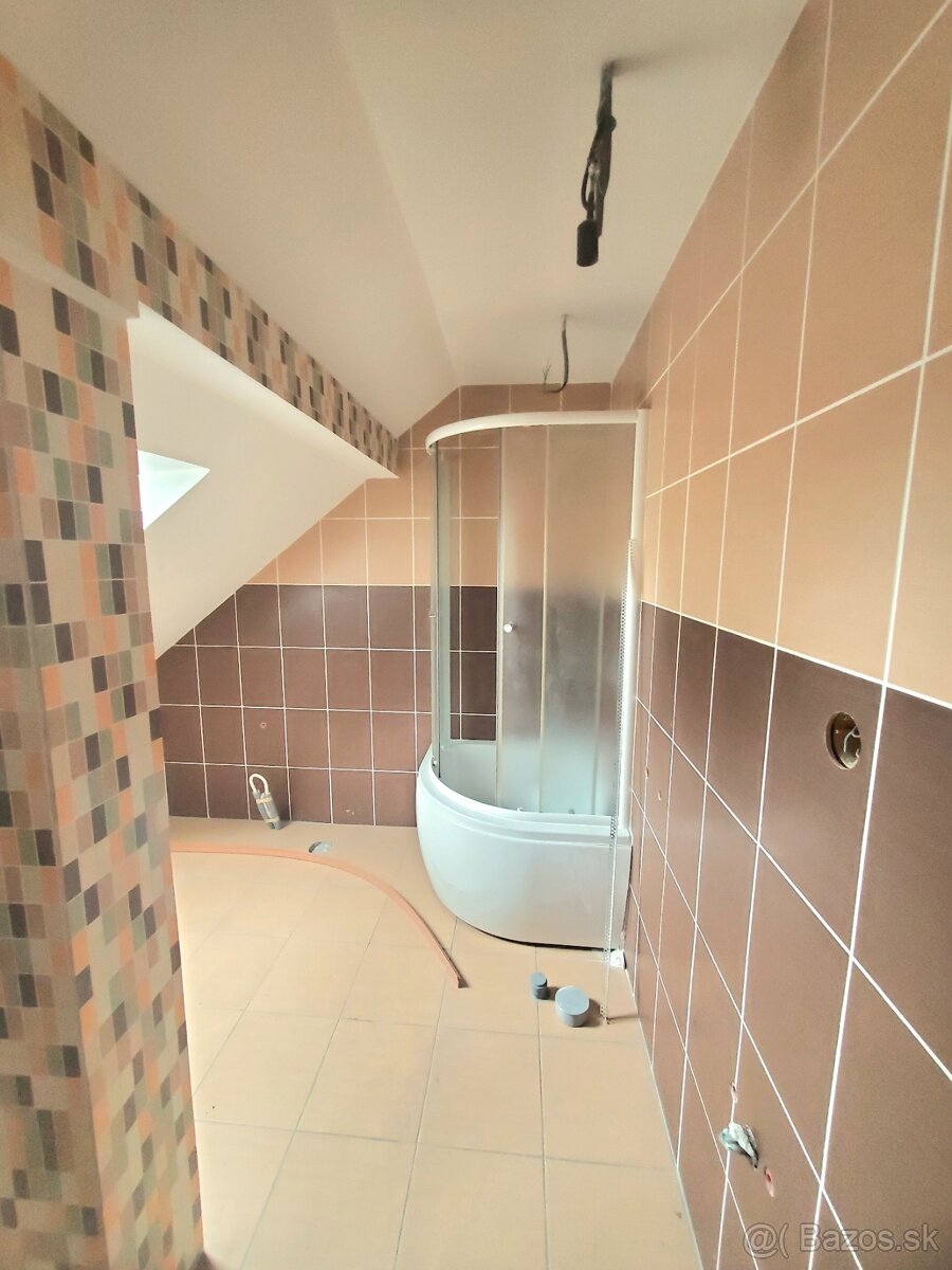 Rodinný dom pre viacčlennú rodinu - 11