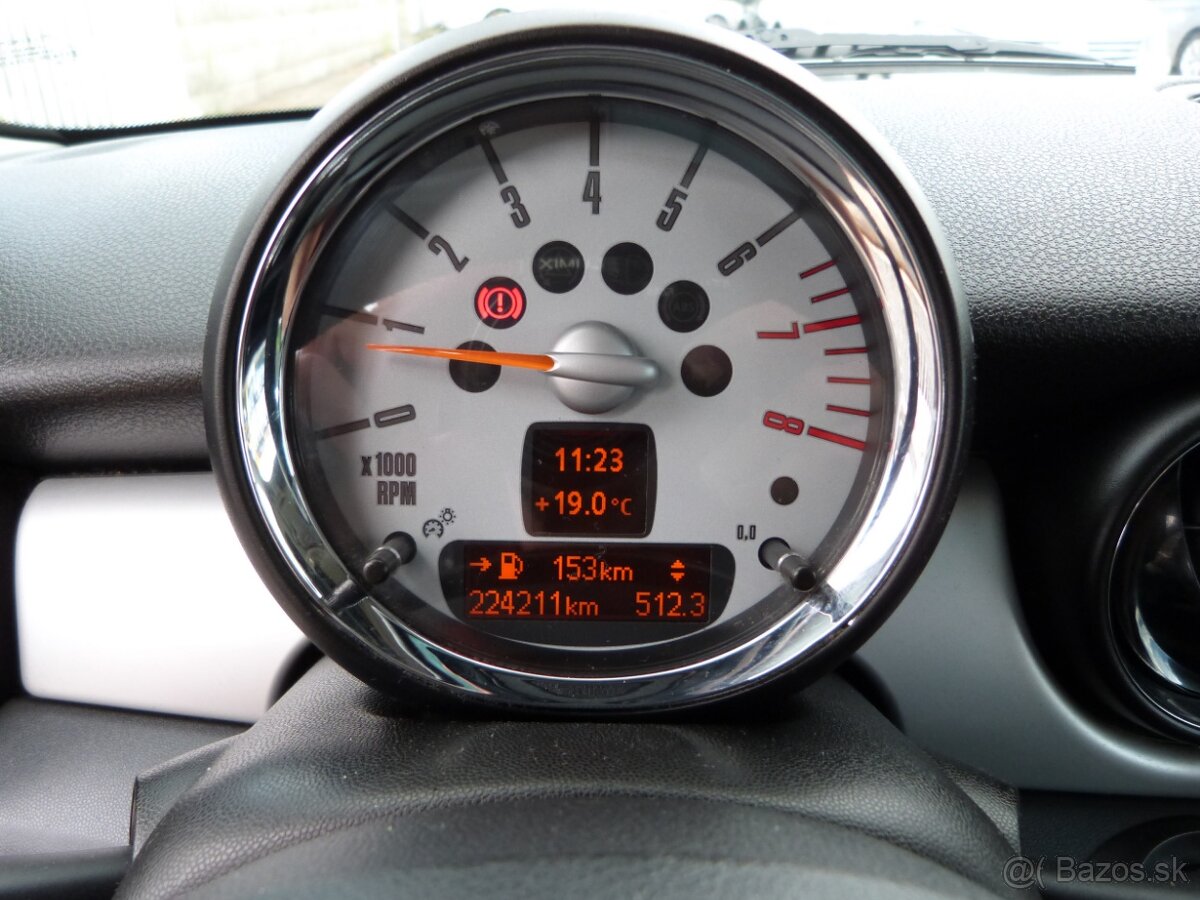 Mini One 1,4i 70kW M6 panoráma - 11