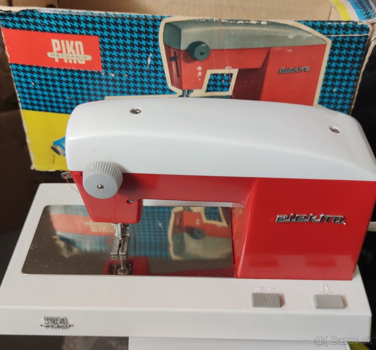 Retro staré hračky - autíčka, stolní hry, dětské pistolky - 11