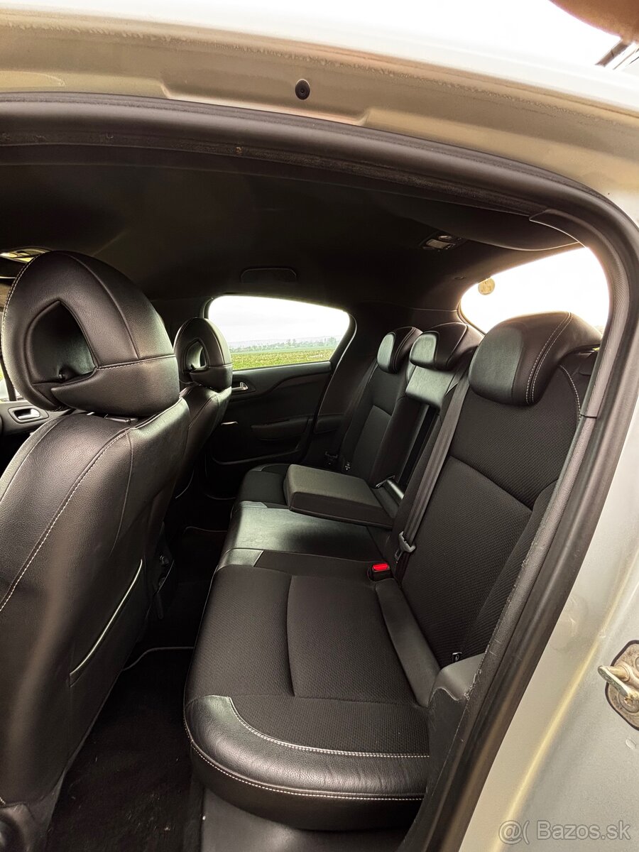 Citroën DS4 1.6 e-HDi - 11