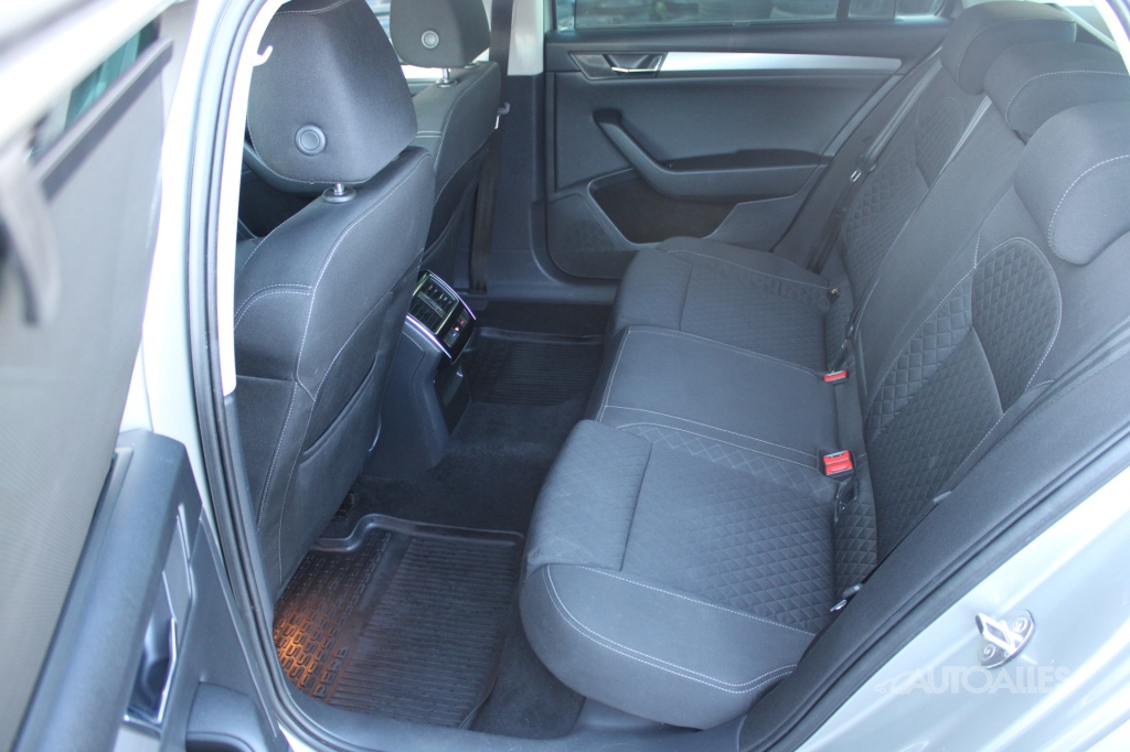 Škoda Superb Combi 2,0 TDi DSG 140 kW 4x4 STYLE, ODPOČET DPH - 11