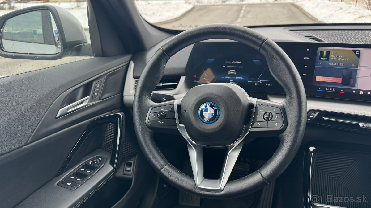 BMW iX1 - 11