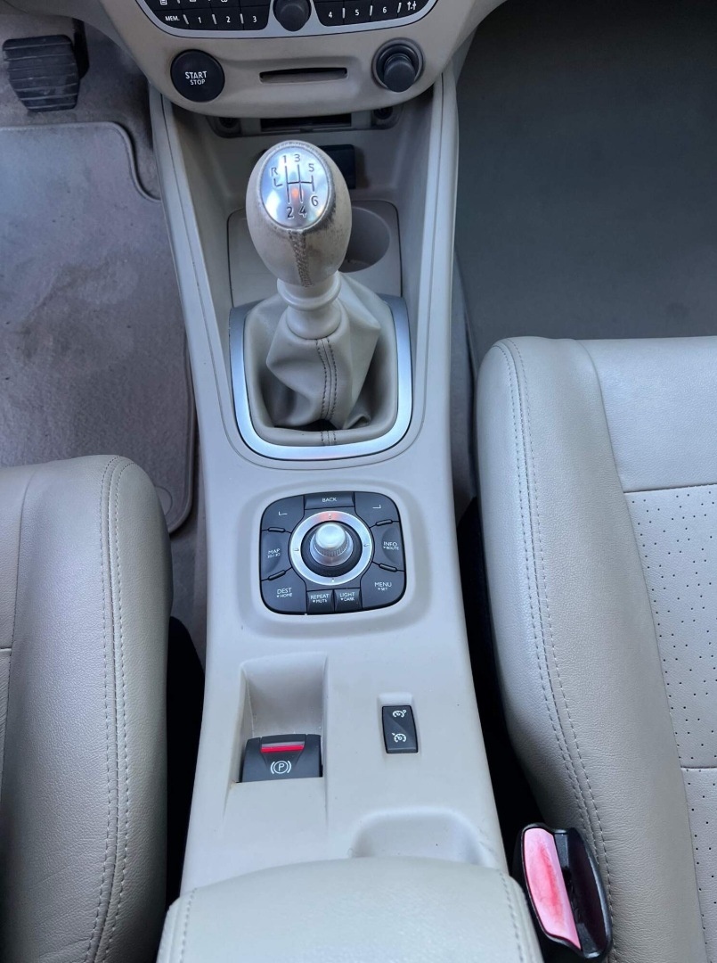 Renault Megane 2.0 Dci 118 kw LUXE 210tkm serviska - 11