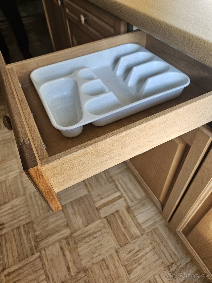 Masívna kuchynská linka z Nemecka so spotrebičmi - 11