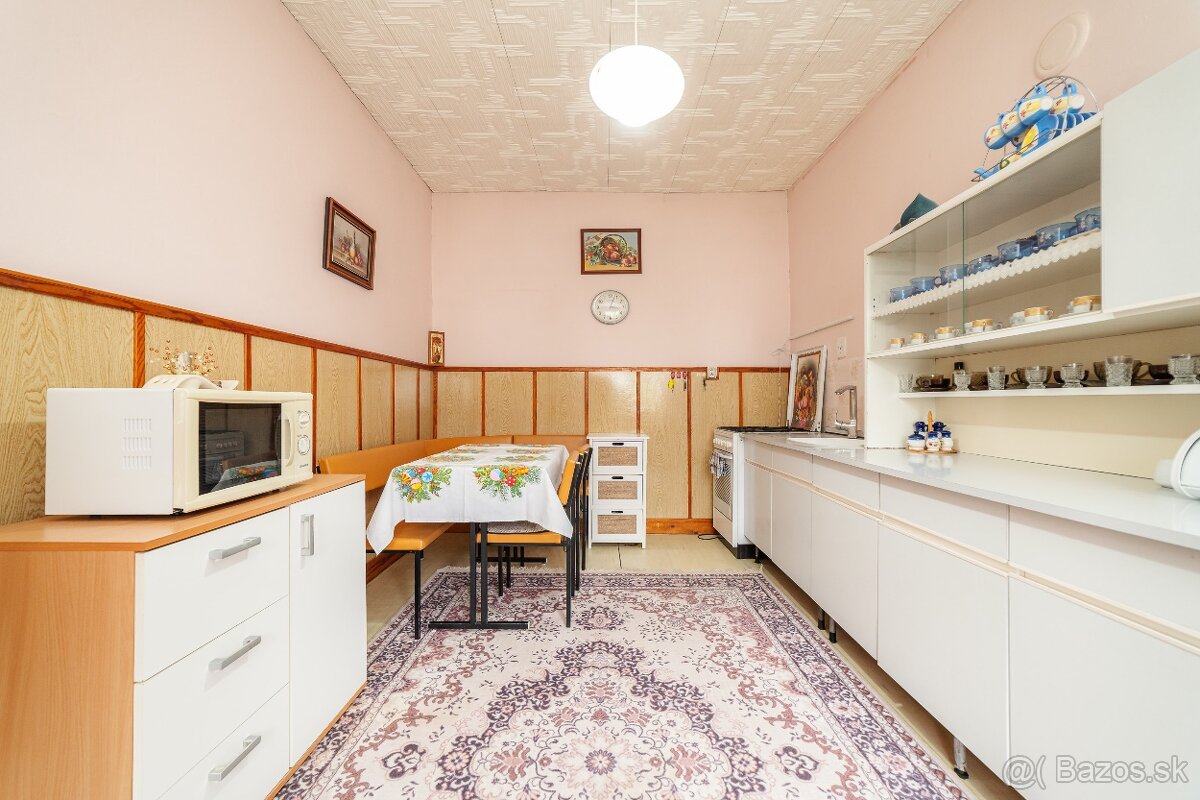 4-izbový rodinný dom s veľkým pozemkom a garážou – Borský Mi - 11