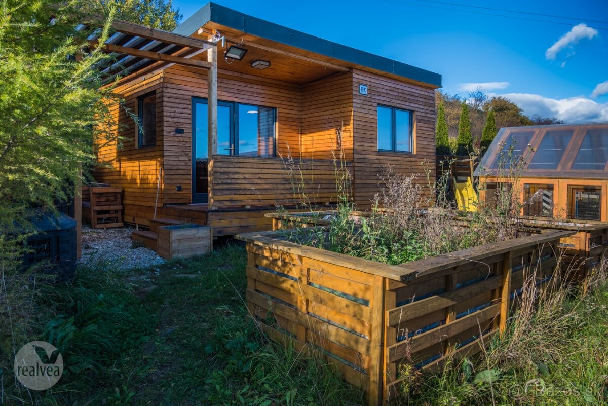 Stavebný pozemok so základovou doskou a moderným domčekom - 11