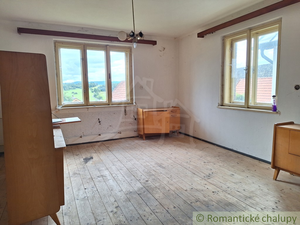 Priestranný dom na Liptove, ktorý má výhľad z izby na Kriv - 11