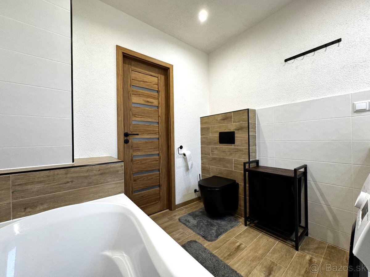 Zrekonštruovaný 4-izbový rodinný dom s garážou GALOVANY - 11