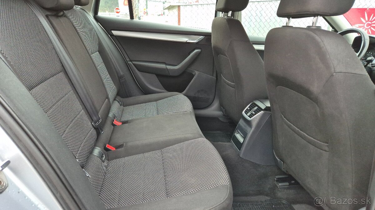 Škoda Octavia Combi 1.6 TDI Business - 11