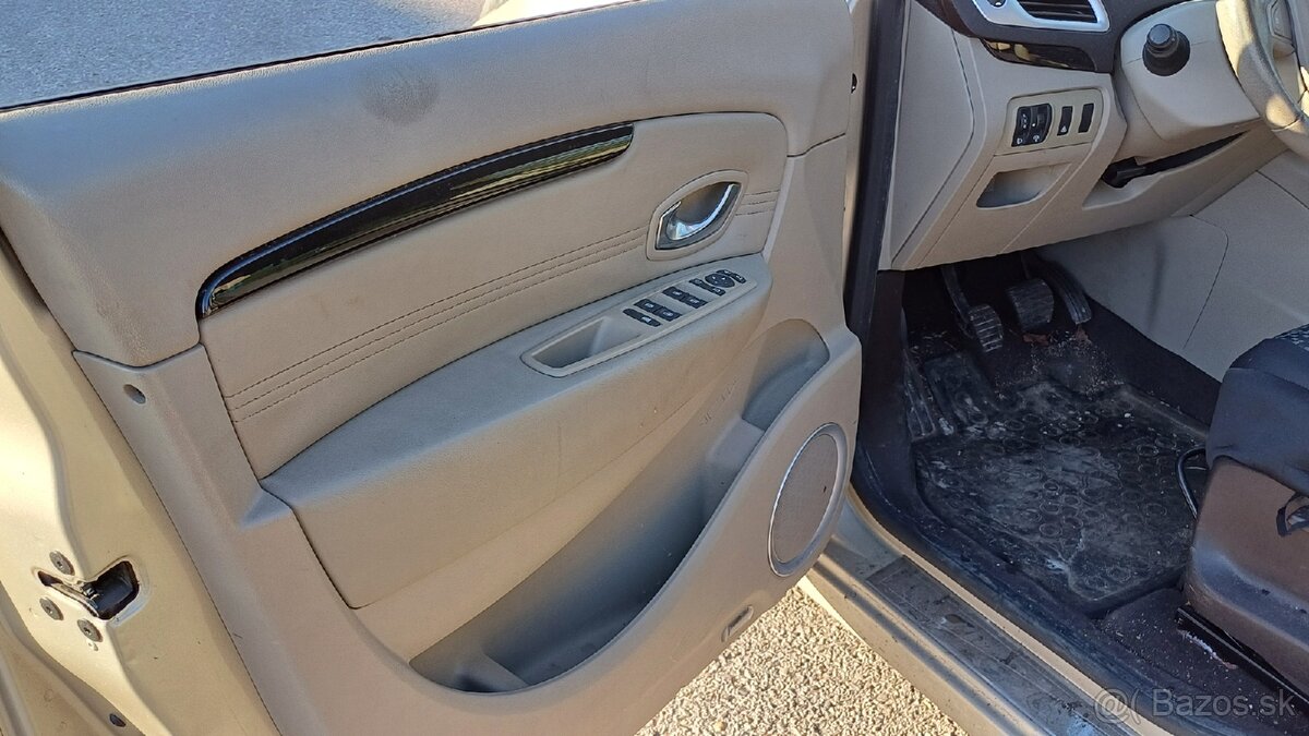 Renault Scenic 1.4i 96kw r.2009 - 11