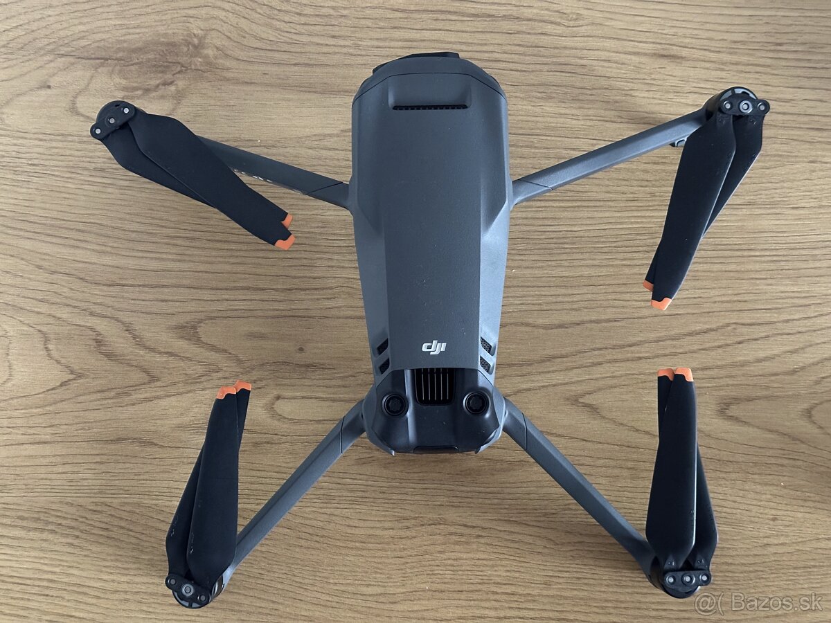 DJI Mavic 3 Pro Fly more combo - 11