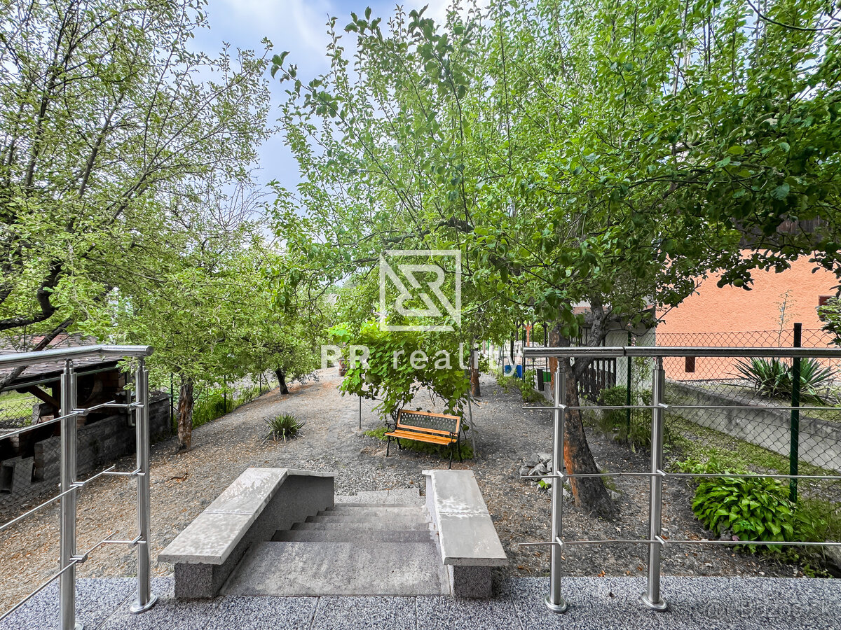 Sokoľ - murovaná chata so záhradou pri lese len 9km od Košíc - 11