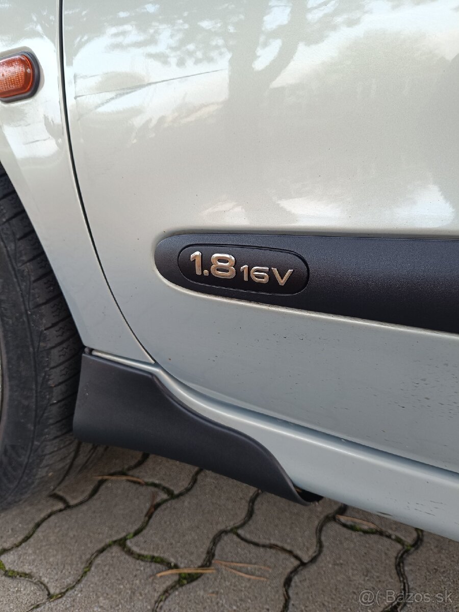 RENAULT MÉGANE CLASSIC 1,8 16V - 11