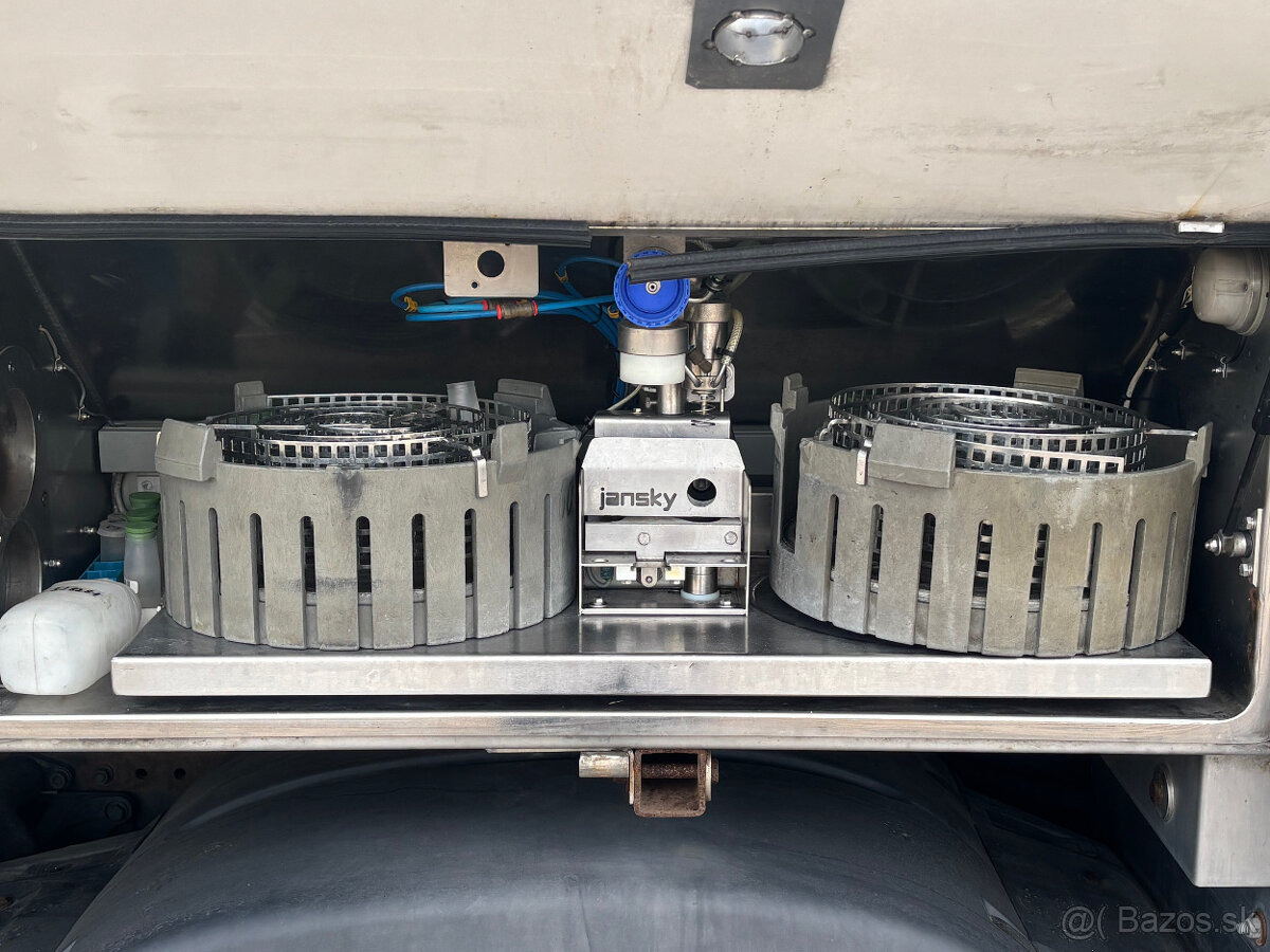 Prodám cisternový MAN TGS 26.400 6X2-4 LL EURO 3 - 11